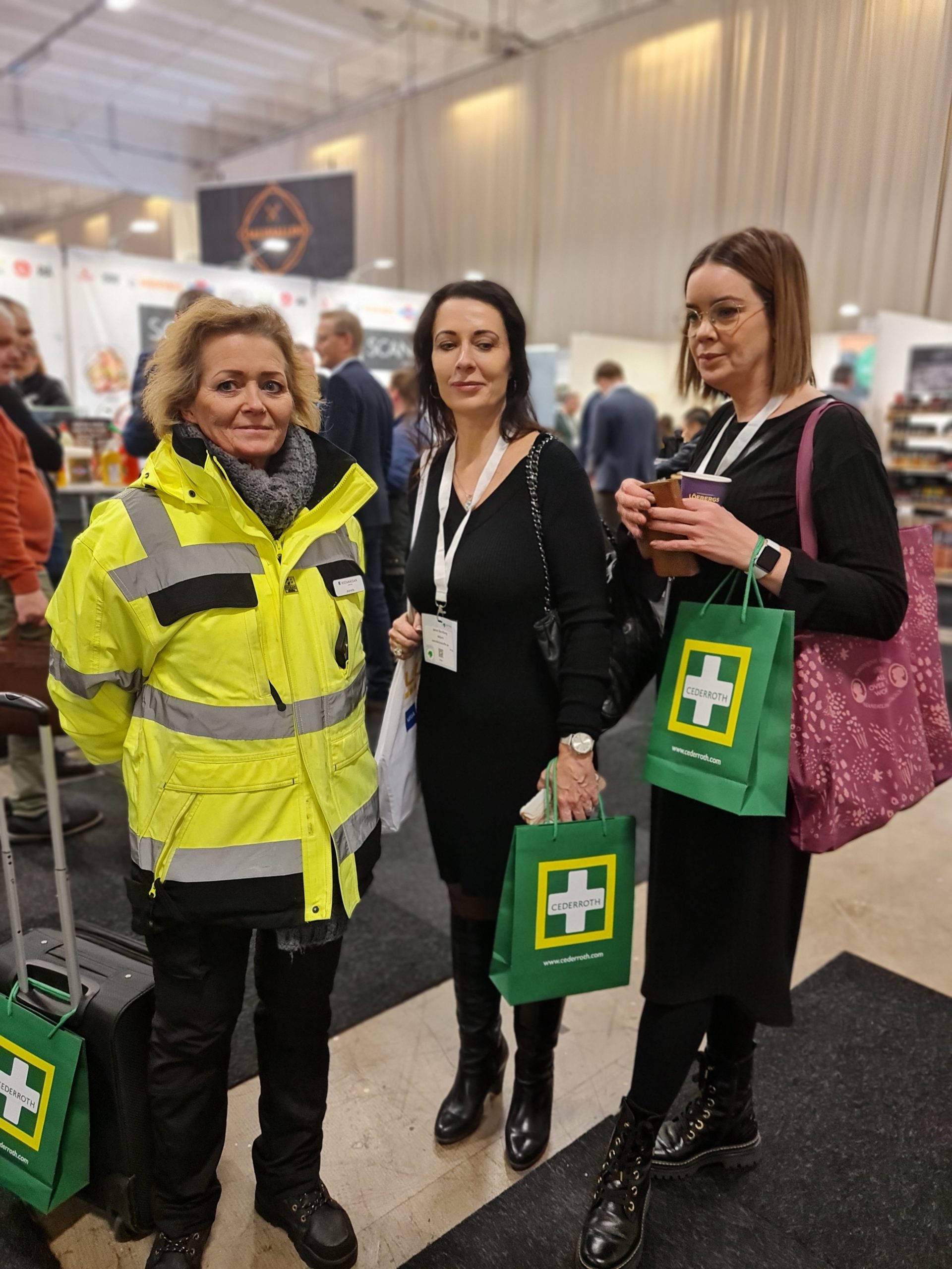 Här ser vi Nettan, Janet och Karolina. Nettan söker fortfarande jobb då hon inte jobbar heltid. Detta kan verkligen vara något för henne.